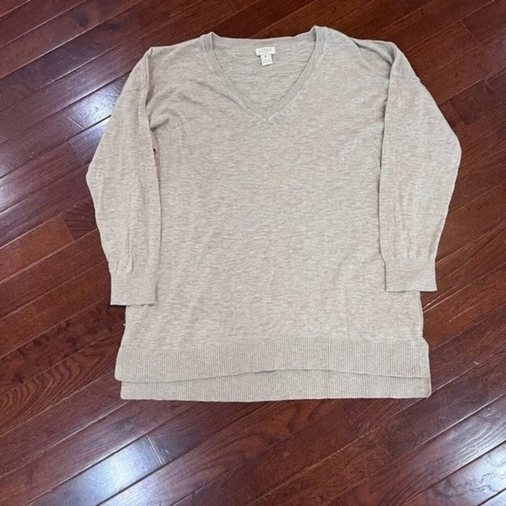 J.Crew Long Sleeve vneck heathered oatmeal sweater size medium